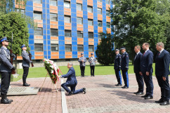 Obchody z okazji 100. rocznicy utworzenia Policji Województwa Śląskiego i przyłączenia części Górnego Śląska do Polski - złożenie wieńca przed Grobem Policjanta Polskiego /fot. B. Szwedowski/