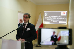 Fotogaleria zdjęć z otwarcia oddziału w Przychodni MSWiA w Częstochowie z udziałem wiceministra Krzysztofa Kozłowskiego i wicewojewody Roberta Magdziarza/foto: B. Półrolnik