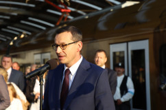 Uroczysta prezentacja powstańczego pociągu. Przemawia Prezes Rady Ministrów/fot. I. Matuszewska