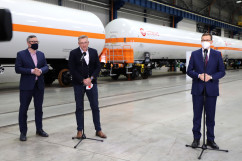 Wizyta premiera Mateusza Morawieckiego w firmie Chemet /fot. A. Księżnik/