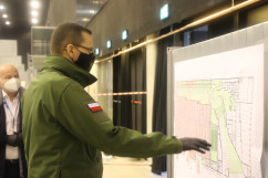 Galeria składająca się ze zdjęć z wizyty Prezesa Rady Ministrów Mateusza Morawieckiego w województwie śląskim. Premier wizytował budowę szpitala tymczasowego w MCK w Katowicach/fot. I. Matuszewska