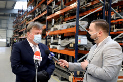 Galeria składająca się ze zdjęć z briefingu prasowego w siedzibie firmy QBL w Goleszowie/fot. F. Nowakowski i B. Półrolnik