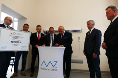 Podpisanie umów na wymianę akceleratora i zakup karetek dla województwa śląskiego /fot. B. Półrolnik/
