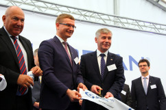 Fotogaleria z uroczystości, podczas której zapowiedziano powstanie nowego zakładu produkcji szkła w Częstochowie. Udział w niej wziął wiceminister rozwoju Tadeusz Kościński i wicewojewoda śląski Mariusz Trepka.