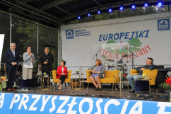 Na scenie przemawia europoseł Izabela Kloc/fot. I. Matuszewska