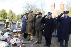 Fotogaleria z odwiedzin cmentarzy i mogił w przededniu Wszystkich Świętych/fot. I. Matuszewska