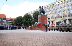 Zdjęcia z centralnych obchodów Święta Wojska Polskiego i 100. rocznicy wybuchu Powstań Śląskich w Katowicach /fot. Anna Karendał/