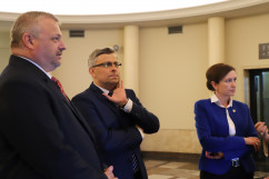 Otwarcie Planetarium w Chorzowie - wojewoda Jarosław Wieczorek z parlamentarzystami /fot. A. Księżnik/