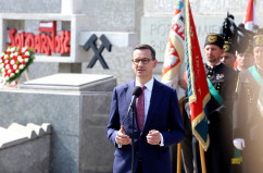 Galeria zdjęć z obchodów w Jastrzębiu-Zdroju z udziałem premiera Mateusza Morawieckiego oraz wojewody Jarosława Wieczorka /fot. A. Karendał/
