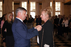 Fotogaleria z uroczystości wręczenia odznaczeń w Westybulu Śląskiego Urzędu Wojewódzkiego w Katowicach / zdjęcia: I. Matuszewska