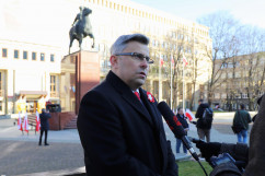 Uroczysty apel z okazji Narodowego Święta Niepodległości - indywidualna wypowiedź Wojewody Śląskiego dla mediów /fot. A. Księżnik/
