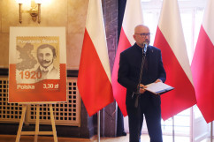 Obchody Narodowego Dnia Powstań Śląskich - przemawia Ryszard Mozgol naczelnik OBEN IPN w Katowicach /fot. ŚUW/