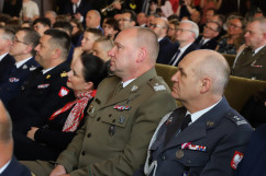 Uroczystość podpisania ustawy o ustanowieniu Narodowego Dnia Powstań Śląskich - uczestnicy wydarzenia /fot. A. Księżnik/