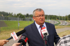 Fotogaleria składająca się ze zdjęć z uroczystości podpisania umowy na zaprojektowanie i budowę drogi ekspresowej /foto: I. Matuszewska