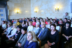 Galeria zdjęć z uroczystości wręczenia nauczycielom medali Komisji Edukacji Narodowej oraz nagród Ministra Edukacji Narodowej i Śląskiego Kuratora Oświaty, z udziałem wicewojewody Mariusza Trepki.