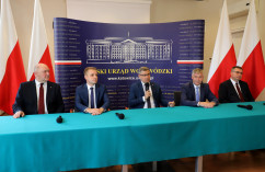 Galeria zdjęć z briefingu prasowego z udziałem nowego wicewojewody Piotra Kołodziejczyka /fot. A. Księżnik/