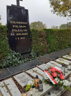 Odwiedziny cmentarzy i mogił w województwie śląskim z okazji Wszystkich Świętych /fot. ŚUW/