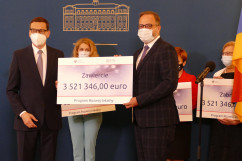 Wręczenie czeków w ramach programu 