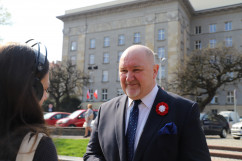 Wspólnie świętujemy Dzień Flagi Rzeczypospolitej Polskiej - wicewojewoda Jan Chrząszcz /fot. K.Szczepanek/