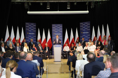Zdjęcia z wizyty premiera Mateusza Morawieckiego w województwie śląskim - na Jasnej Górze, w CSRG w Bytomiu oraz w Katowicach /fot. A. Kucharzewska, A. Karendał/