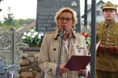 Obchody 75. rocznicy śmierci kpt. Stanisława Lisieckiego „Jaguara” - przemówienie europoseł Jadwigi Wiśniewskiej /fot. A. Księżnik/