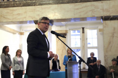 Galeria zdjęć z uroczystości wręczenia odznaczeń państwowych, która odbyła się w westybulu Urzędu /fot. A. Karendał/