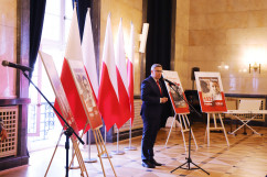 Obchody Narodowego Dnia Powstań Śląskich - przemawia wojewoda śląski Jarosław Wieczorek /fot. ŚUW/