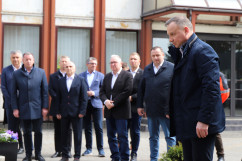 Wizyta Prezydenta RP w kopalni Pniówek - Prezydent RP przed figurą św. Barbary /fot. A. Księżnik/
