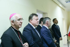 Fotogaleria zdjęć z otwarcia oddziału w Przychodni MSWiA w Częstochowie z udziałem wiceministra Krzysztofa Kozłowskiego i wicewojewody Roberta Magdziarza/foto: B. Półrolnik