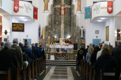 Msza święta ku czci ofiar Zbrodni Katyńskiej / ołtarz