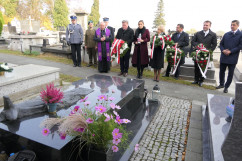 Złożenie kwiatów i zniczy przez II Wicewojewodę Śląskiego /fot. B. Półrolnik/