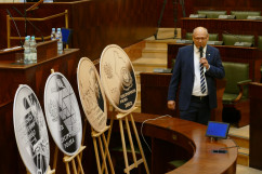 Galeria składająca się ze zdjęć z uroczystego spotkania z okazji 100. rocznicy III Powstania Śląskiego z udziałem wojewody śląskiego i wojewody opolskiego/fot. B. Szwedowski