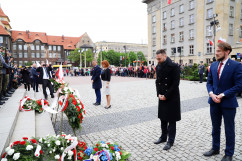 Zdjęcia z wojewódzkich obchodów Święta Narodowego Trzeciego Maja, 98. rocznicy wybuchu III powstania śląskiego oraz 90. urodzin gmachu ŚUW /fot. A. Karendał, A. Księżnik/