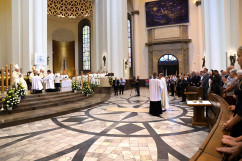 Galeria zdjęć z uroczystości święceń biskupich ks. prałata Grzegorza Olszowskiego w katowickiej katedrze Chrystusa Króla /fot. A. Karendał/