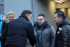 Fotogaleria składająca się z kilkudziesięciu zdjęć z Pucharu Świata w skokach narciarskich w Wiśle z udziałem Pary Prezydenckiej / foto: A. Karendał