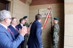 Galeria zdjęć z obchodów powstania NSZZ „Solidarność” oraz rocznicy pierwszego na Górnym Śląsku strajku w fabryce „Fazos” w Tarnowskich Górach /fot. A. Karendał/