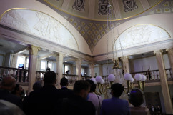 Uroczystość odsłonięcia zrekonstruowanych płaskorzeźb w Westybulu ŚUW - osłonięte płaskorzeźby /fot. A. Księżnik/