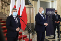Briefing wicepramiera Jacka Sasina i wojewody Jarosława Wieczorka /fot. A. Księżnik/
