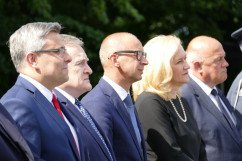 Obchody Narodowego Dnia Powstań Śląskich - uczestnicy uroczystości /fot. ŚUW/