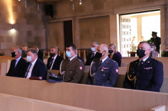 Uroczystości pogrzebowe śp. żołnierzy Franciszka Skrobola oraz Józefa Wawrzyńczyka - uczestnicy podczas mszy świętej /fot. A. Księżnik/