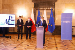 Dodatkowe 25 mln zł na zrównoważony transport w Śląskiem /fot. K. Szczepanek - wojewoda Jarosław Wieczorek podczas przemówienia