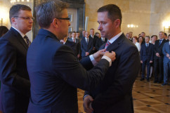 Fotogaleria z uroczystości wręczenia odznaczeń państwowych w Sali Marmurowej Śląskiego Urzędu Wojewódzkiego w Katowicach / fot. Anna Herz/