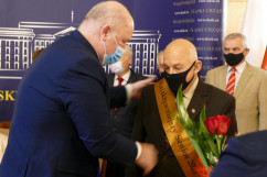 Ogłoszenie wyników konkursu na najaktywniejszego seniora i najaktywniejszą seniorkę w województwie - wręczenie nagród laureatom /fot. A. Księżnik/