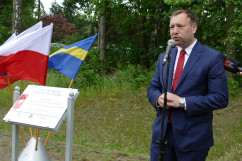 Obchody Narodowego Dnia Powstań Śląskich - przemówienie wygłasza wiceprezydent miasta Katowice Mariusz Skiba /fot. ŚUW/