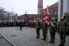 Prezydent przemawia na uroczystości pod pomnikiem/foto: ŚUW