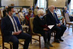 Ogłoszenie wyników konkursu na najaktywniejszego seniora i najaktywniejszą seniorkę w województwie - uczestnicy wydarzenia /fot. A. Księżnik/