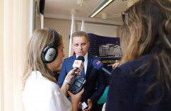 Galeria zdjęć z briefingu prasowego z udziałem nowego wicewojewody Piotra Kołodziejczyka /fot. A. Księżnik/