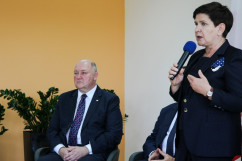 Galeria zdjęć z konferencji prasowej i spotkania z seniorami z udziałem wicepremier Beaty Szydło w Bielsku-Białej /fot. D. Kotlarz/