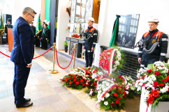 Zdjęcia z uroczystości odsłonięcia tablicy upamiętniającej tragiczną śmierć górników w KWK Zofiówka /fot. A. Kucharzewska/