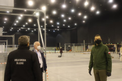 Galeria składająca się ze zdjęć z wizyty Prezesa Rady Ministrów Mateusza Morawieckiego w województwie śląskim. Premier wizytował budowę szpitala tymczasowego w MCK w Katowicach/fot. I. Matuszewska
